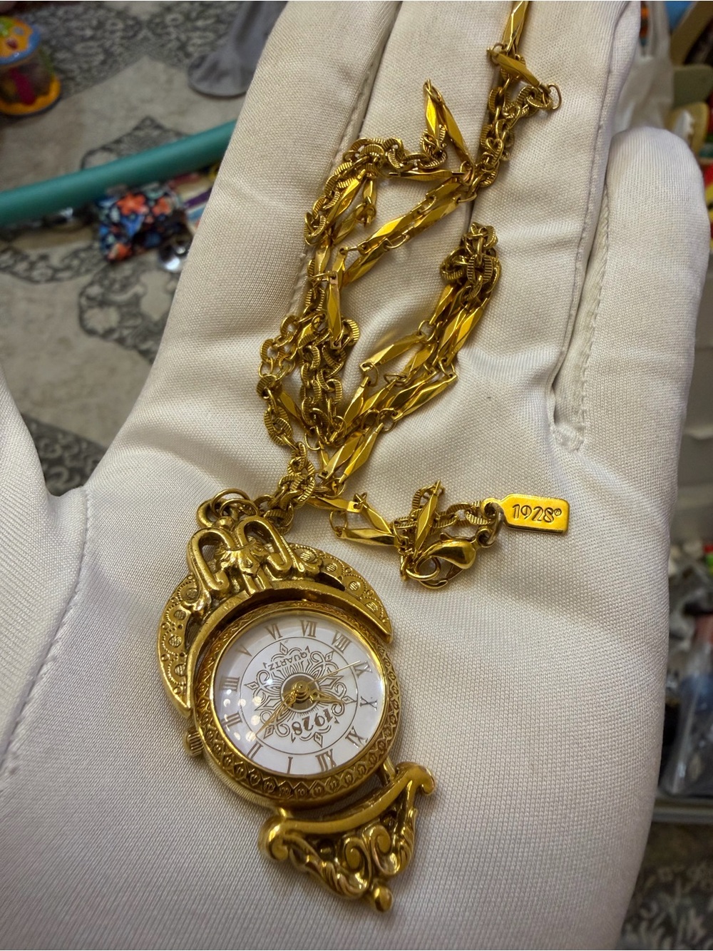 Vintage 1928 Jewelry Co Gold-Tone Swivel Pendant Watch Necklace 32’